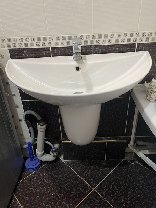 Раковина подвесная б/у