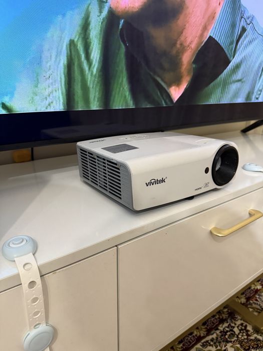 Vivitek D555 профессиональный проектор