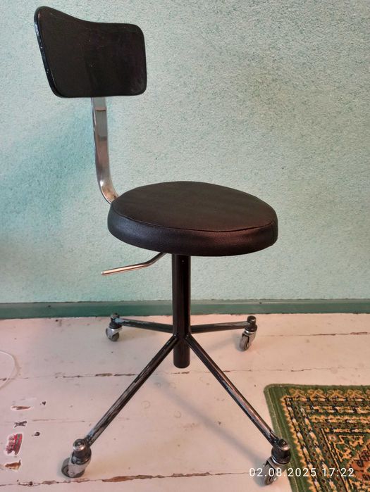 Продам рабочий стул медицинский