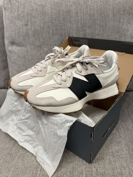 Чисто нови NEW BALANCE 327 с торбичка от Buzz