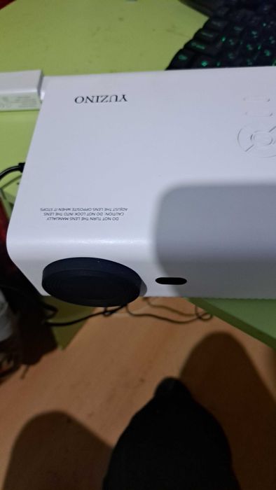 Продава се проектор