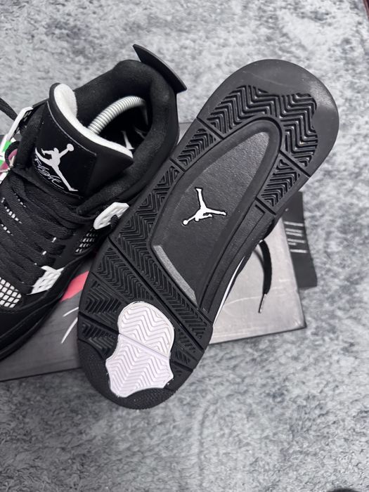 Jordan 4 white thunder