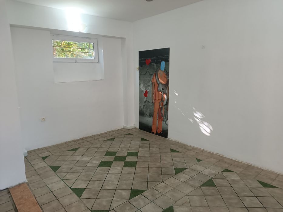 Дава се под наем Магазин в Казанлък - 50 кв.м за 306 € - Снимка #5