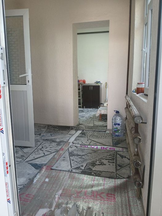 Барданкулда.Юкори чирчик тумани.1.5соток 2хона.йулдан 300метр кирилади