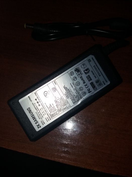 Блок питание на ноутбуков 19v разные