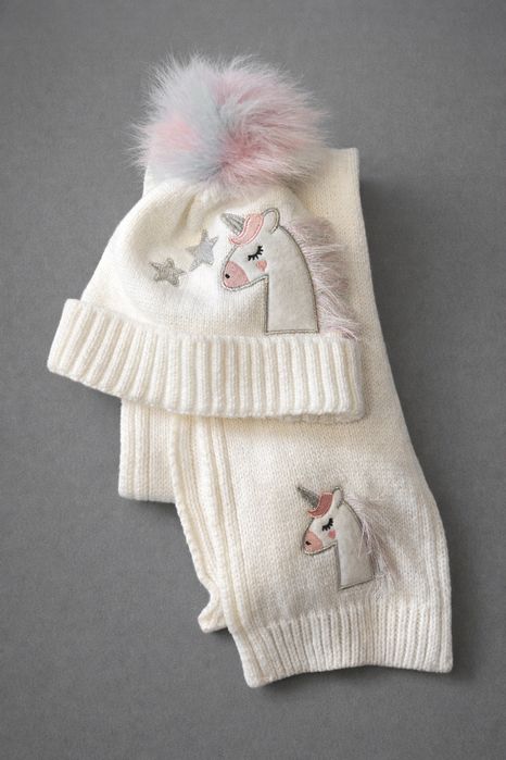 Вязенная шапка и шарф