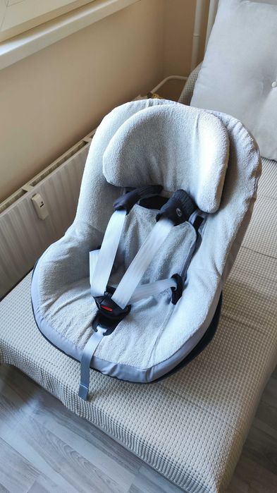 Maxi-Cosi База, Кош, и Столче за кола