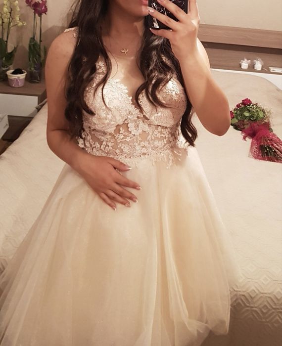 Къса официална рокля