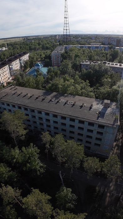 Продаеться здание 5 этажей г.Лисаковск