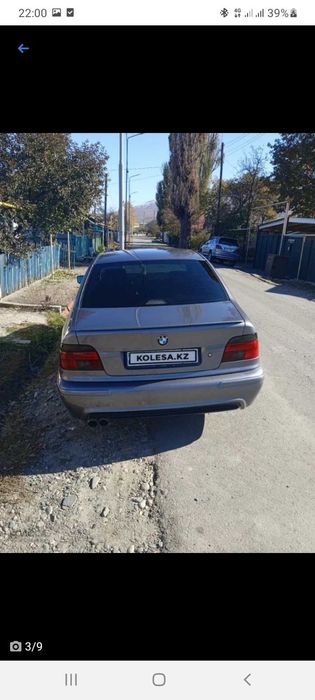 Машина BMW в хорошом состояние