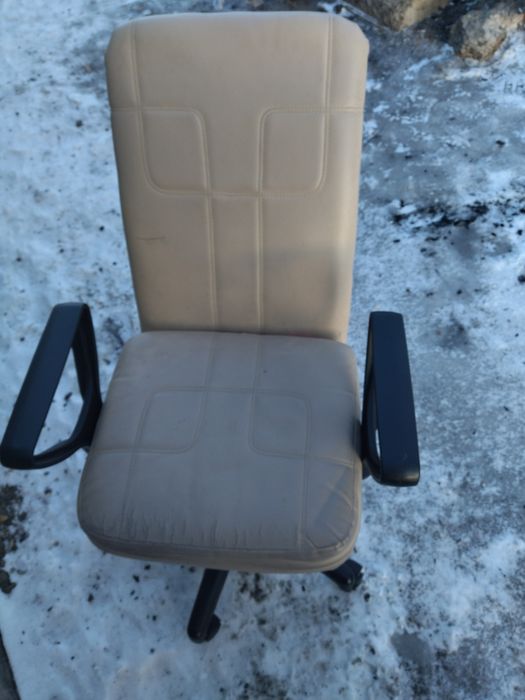 Офисное кресло кожаное