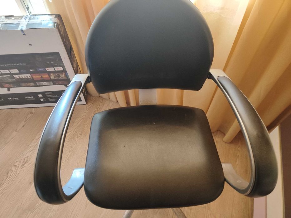 Професионален фризьорски стол – италиански, хидравличен