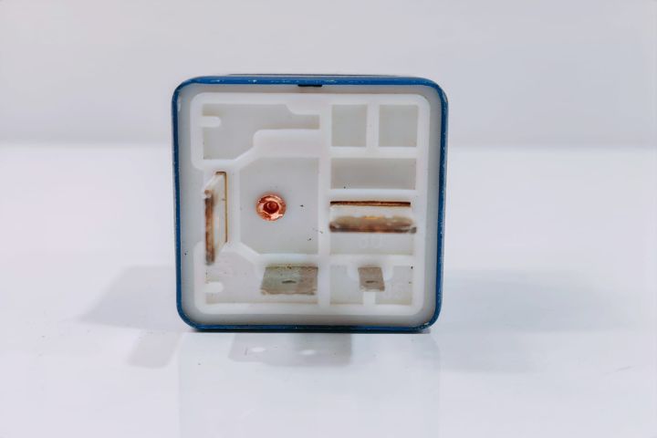 Releu  pompa comustibil 8E0951253 Audi A4 B7