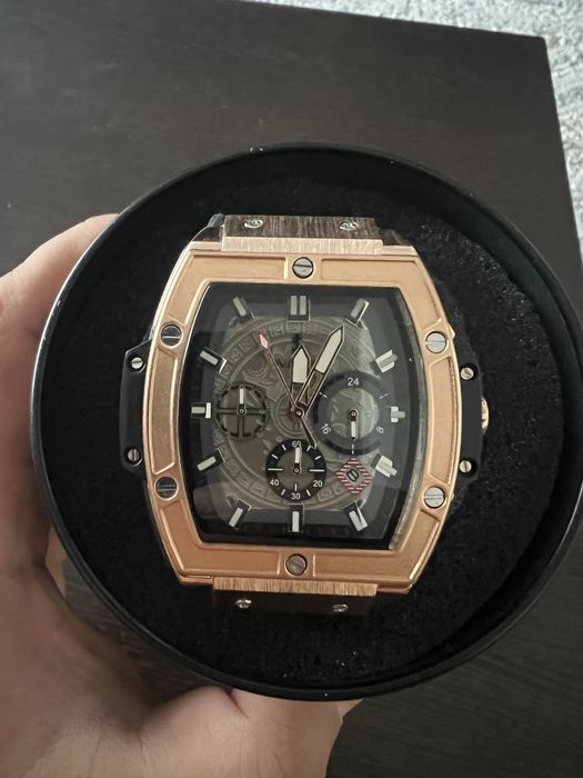 Продам стильные мужские часы