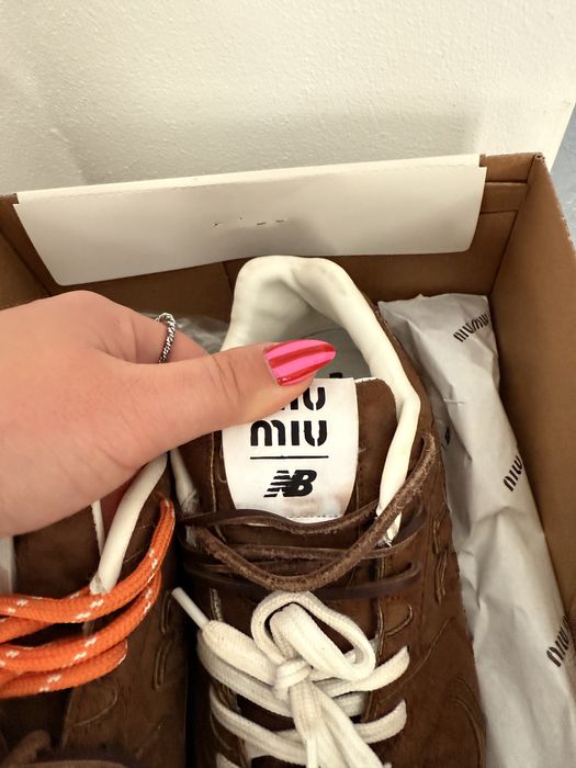 Vand pantofi New Balance & Miu Miu