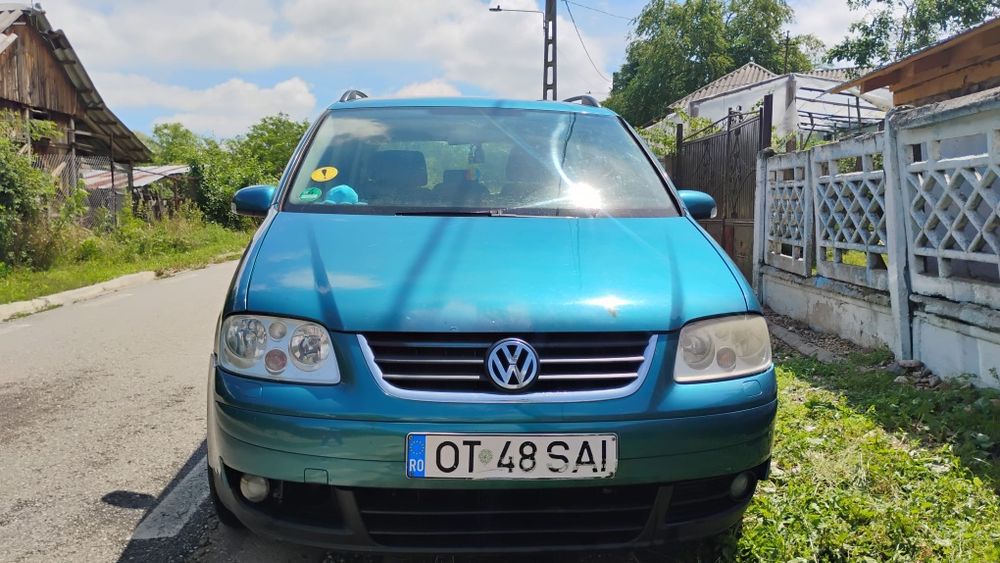 Vând Volskwagen Touran 1.9 TDI