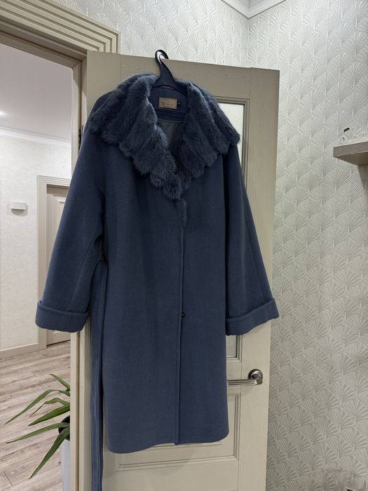 Пальто с меховым воротником