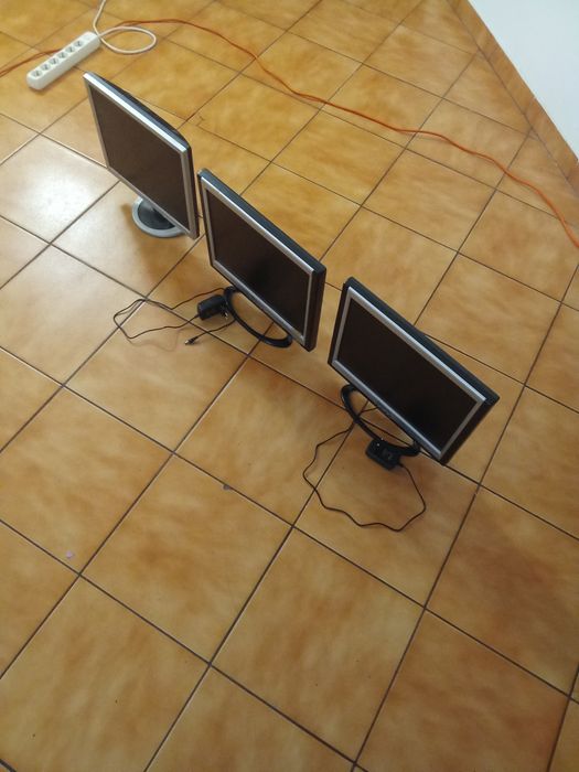 Vând tastaturi de la 50 lei la 80 și 3 monitoare