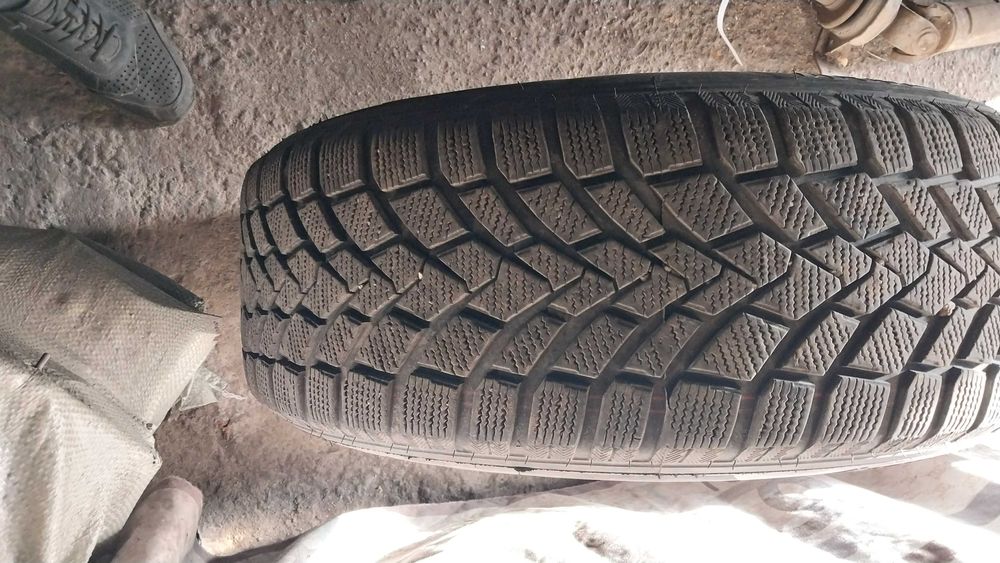 Комплект шин на Мерседес