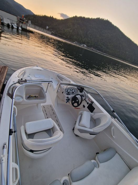 Barca Glastron MX 175 cu peridoc