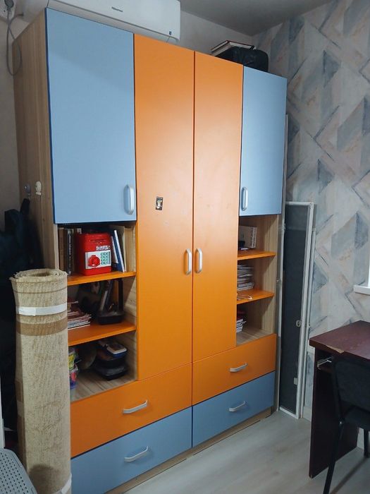 Продается детская мебель ( 2-х ярусная кровать, шкаф, парта и стул)!