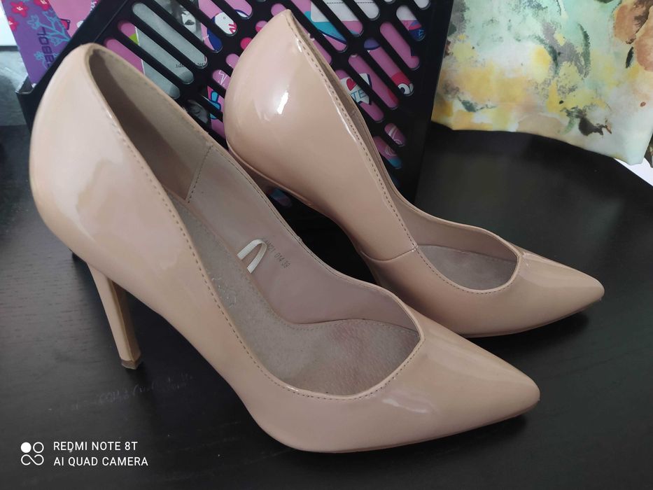 Обувки на висок ток, номер 39, цвят шампанско