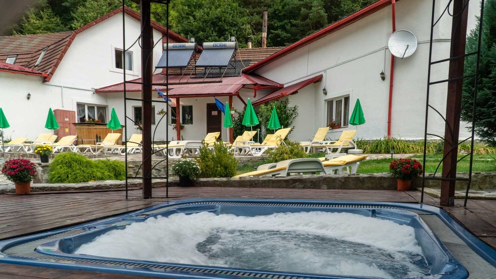 Proprietar Vand  Imobil/Pensiune/Hotel 33 camere, ideală pentru hotel, azil, clinică sau cantonamente – Sibiu, Rășinari Valea Stezii
