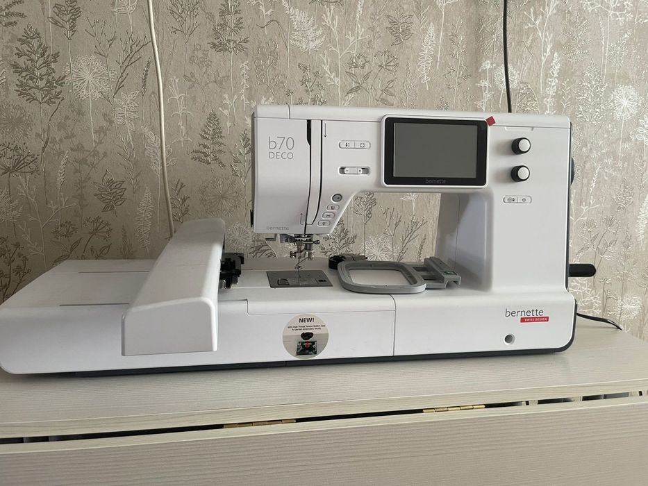 Продам Программируемую швейную машинку Bernette B70 DECO