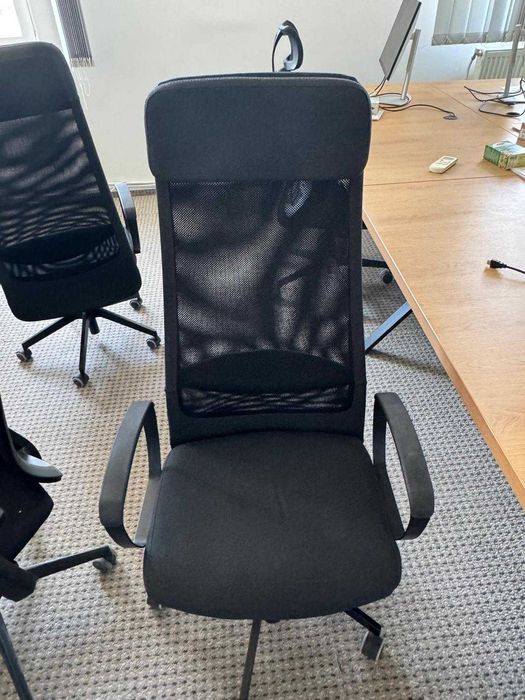 Mese birou cu scaune ergonomice