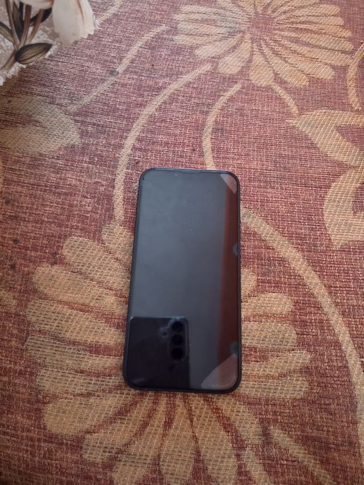 Телефон Iphone 13