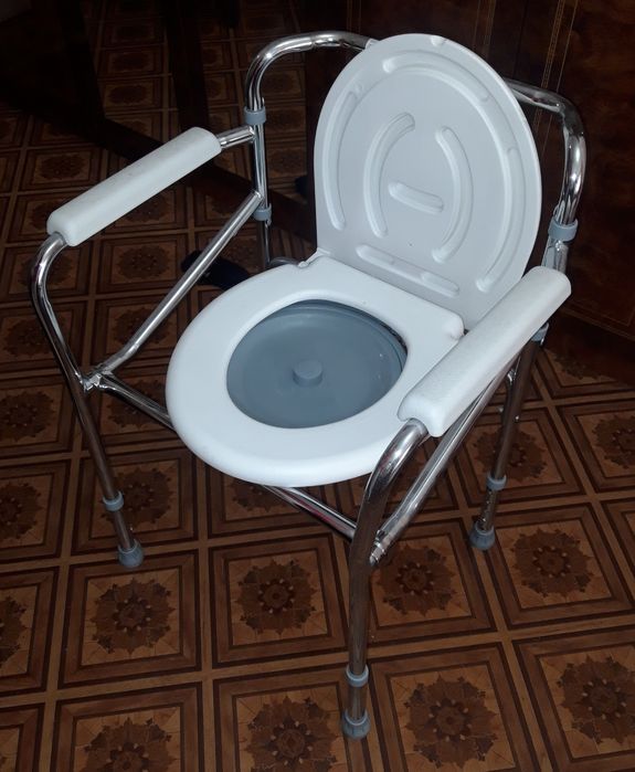 Стул-уброное для больнух