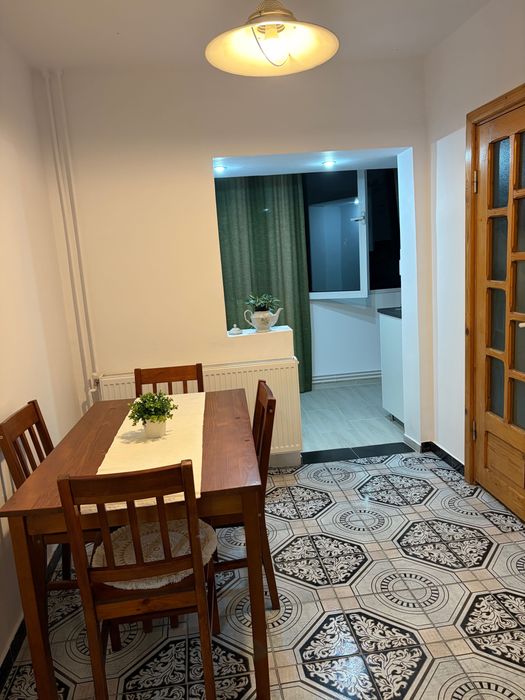 Închiriez apartament decomandat et. 2 – Zona Lipovei