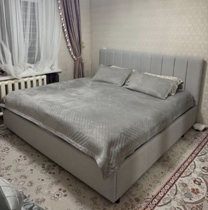 Двуспальная кровать 180на200 с 2 матрасами