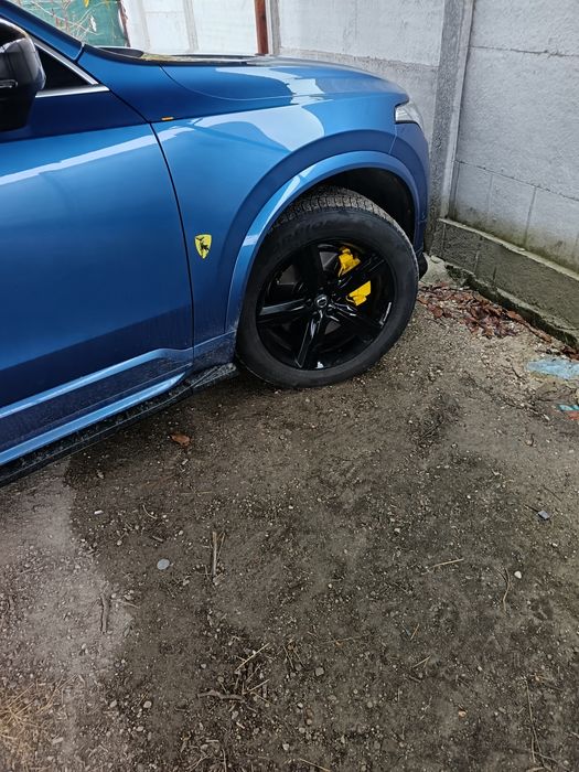 Volvo XC90 plugging hybrid