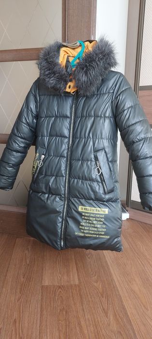 Продам зимний пуховик на девочку подростка