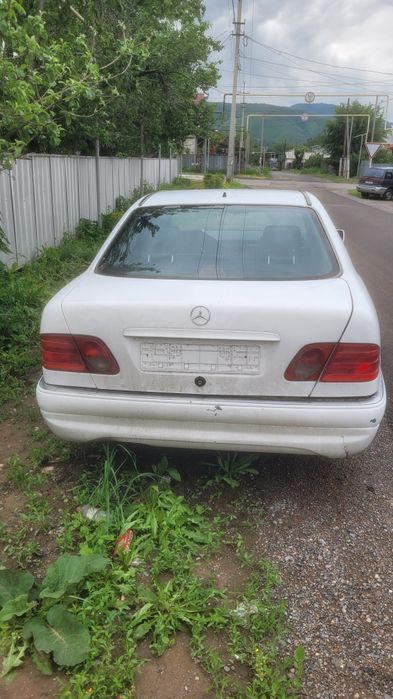 Mercedes Benz E220