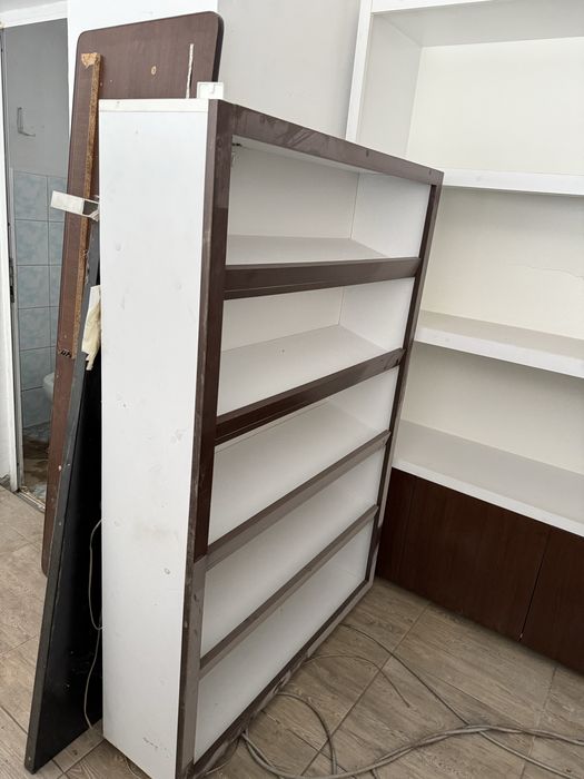 Vand mobila mobilier dulapuri lemn magazin sau depozitare produse raft