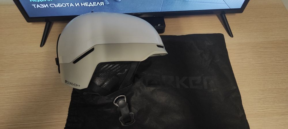 Ски каска marker