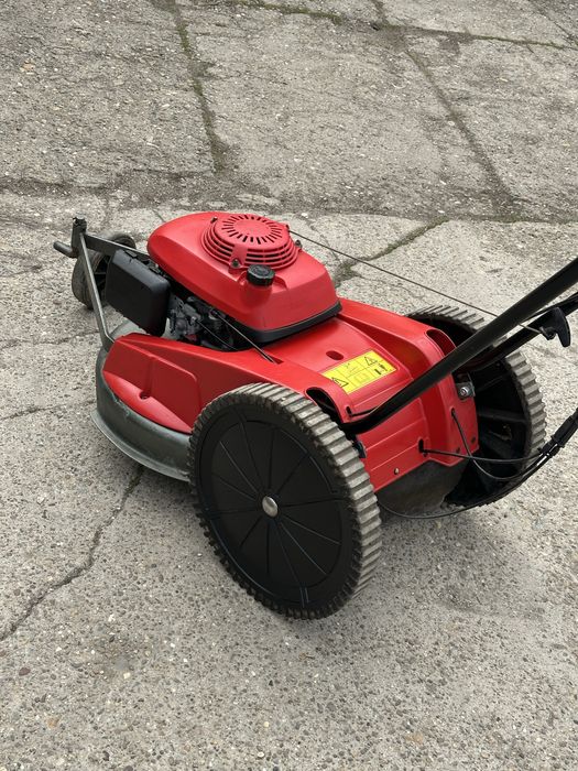 Бензинова самоходна косачка Honda