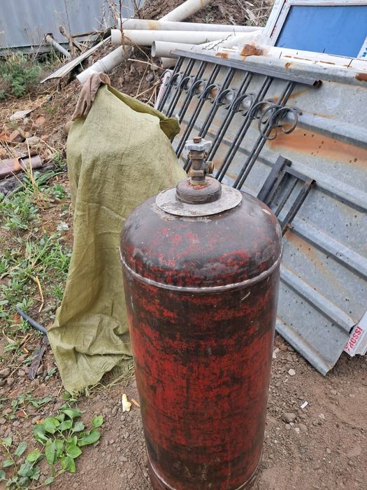 Продам газовый баллон две штуки