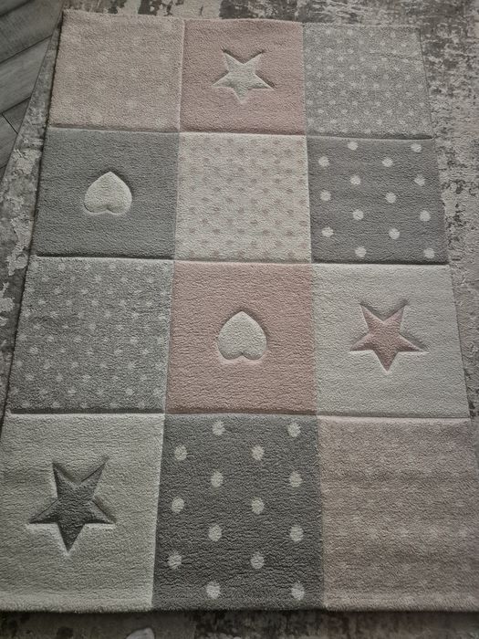 Vând covor impecabil