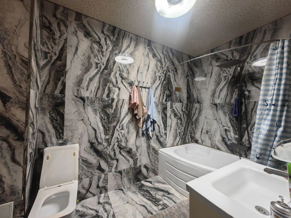 Сергели 3 бекат  дом 7 комнат 5 соток вдоль дороги с ремонтом .