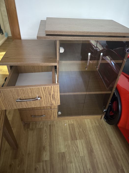 Servanta/comoda TV cu vitrina si sertare