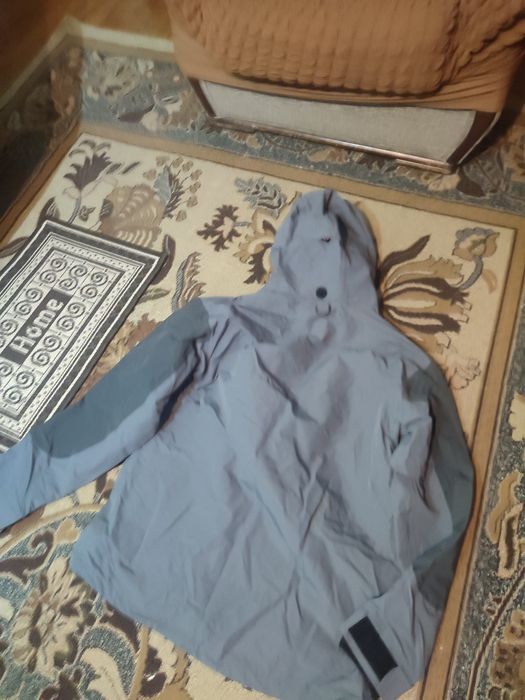 Jacheta anti ploaie și vant