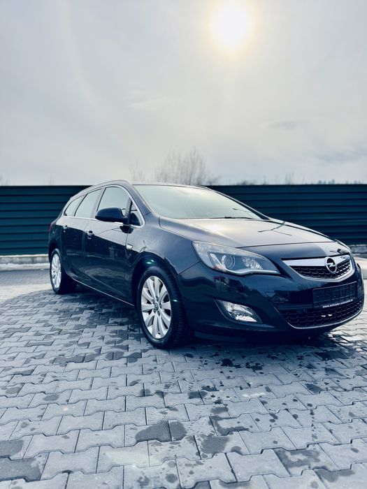 Opel Astra J 2011