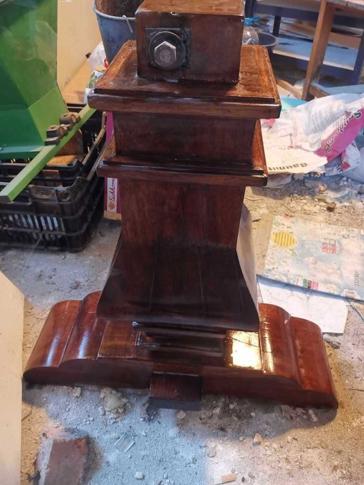 Трапезарна маса масив и шкаф за телевизор в отлично състояние