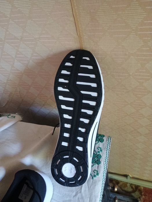 Маратонки under armour