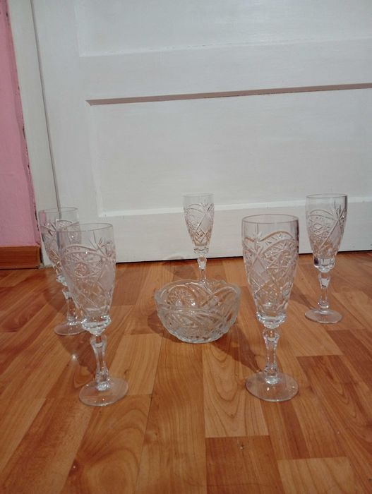 Vând set pahare cristal!
