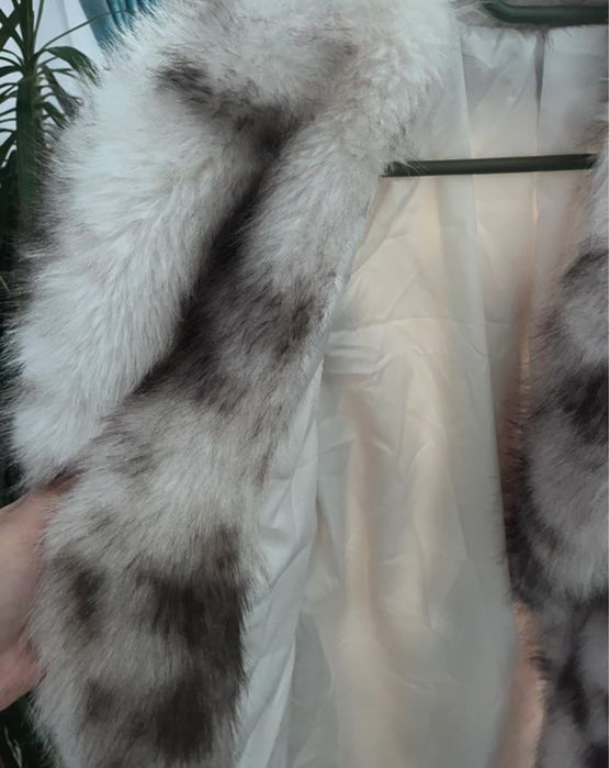 Blanita tip palton alb cu negru