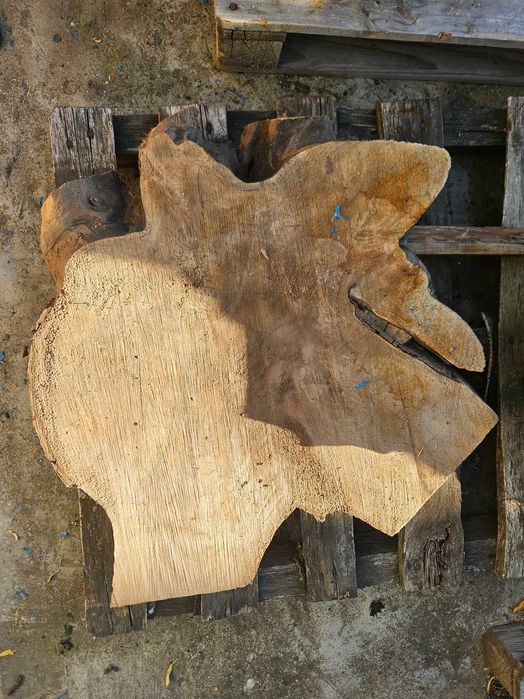 Продавам янове от орех.